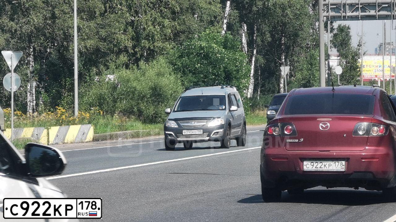 Фото автомобиля MAZDA A 3, 2008 — госномер С922КР178. Цвет: Красный