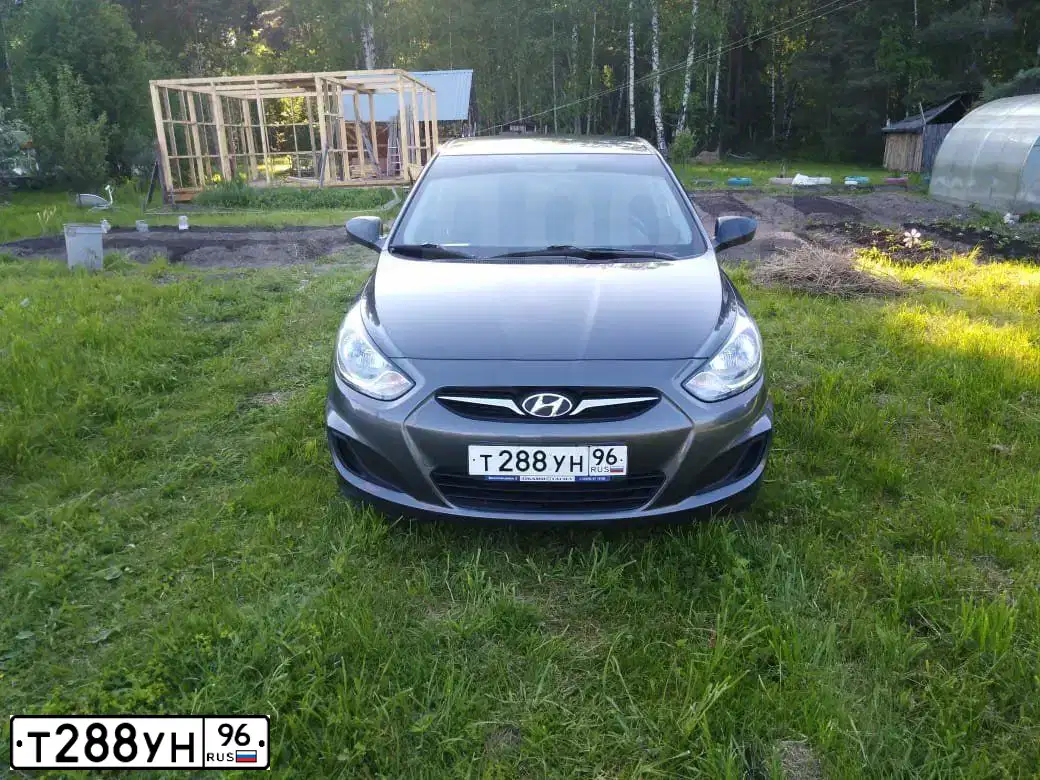 Фото автомобиля HYUNDAI SOLARIS, 2012 — госномер Т288УН96. Цвет: ТЕМНО-СЕРЫЙ