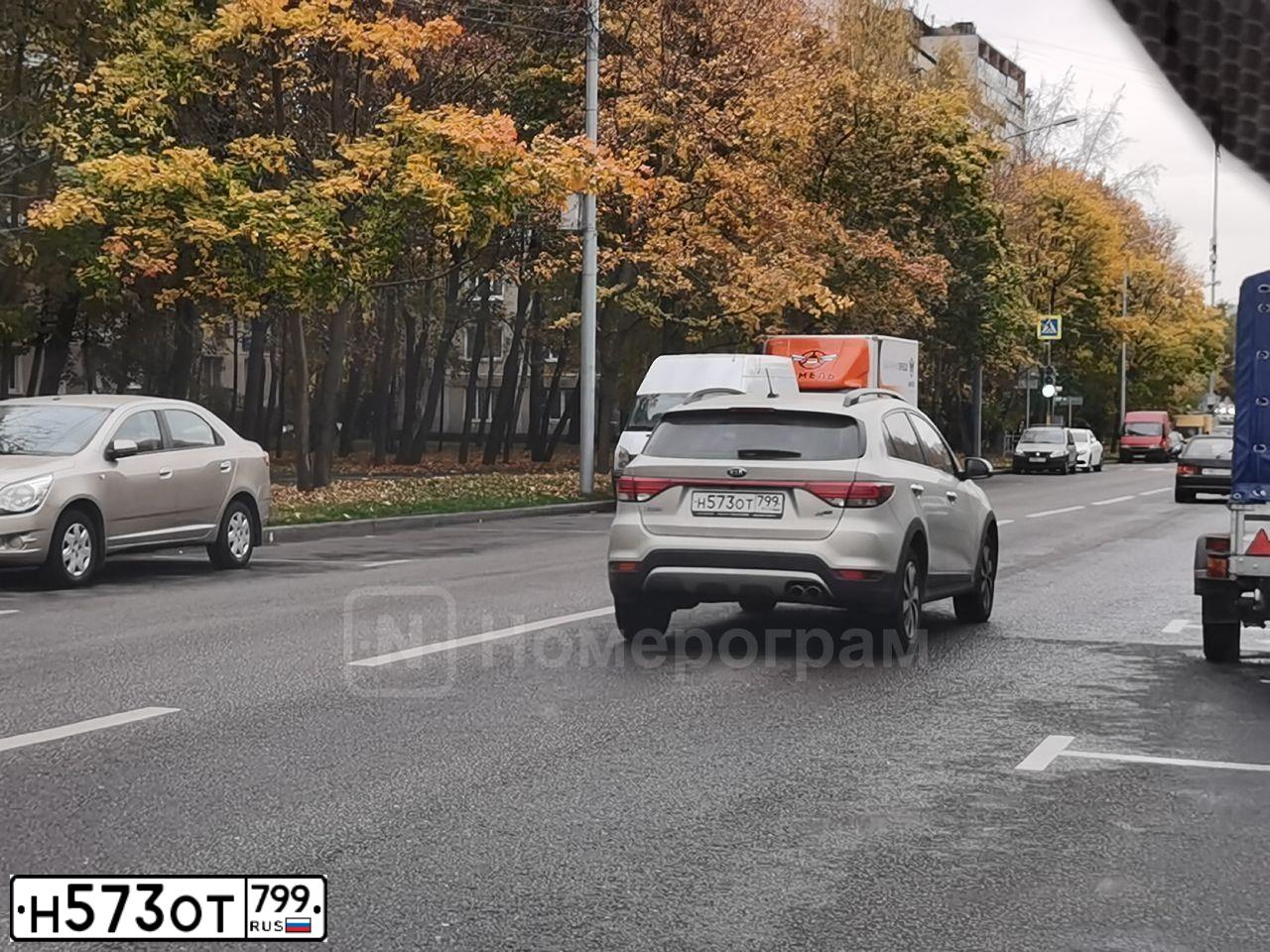 Фото автомобиля KIA RIO, 2019 — госномер М432ТТ790. Цвет: БЕЖЕВЫЙ