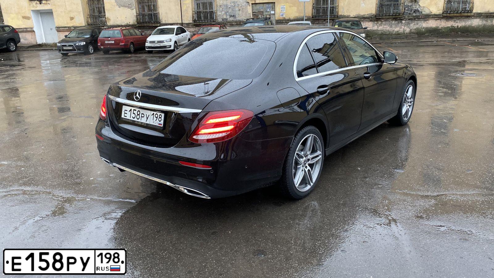 Фото автомобиля MERCEDES E-KLASSE, 2019 — госномер Е158РУ198. Цвет: ЧЕРНЫЙ
