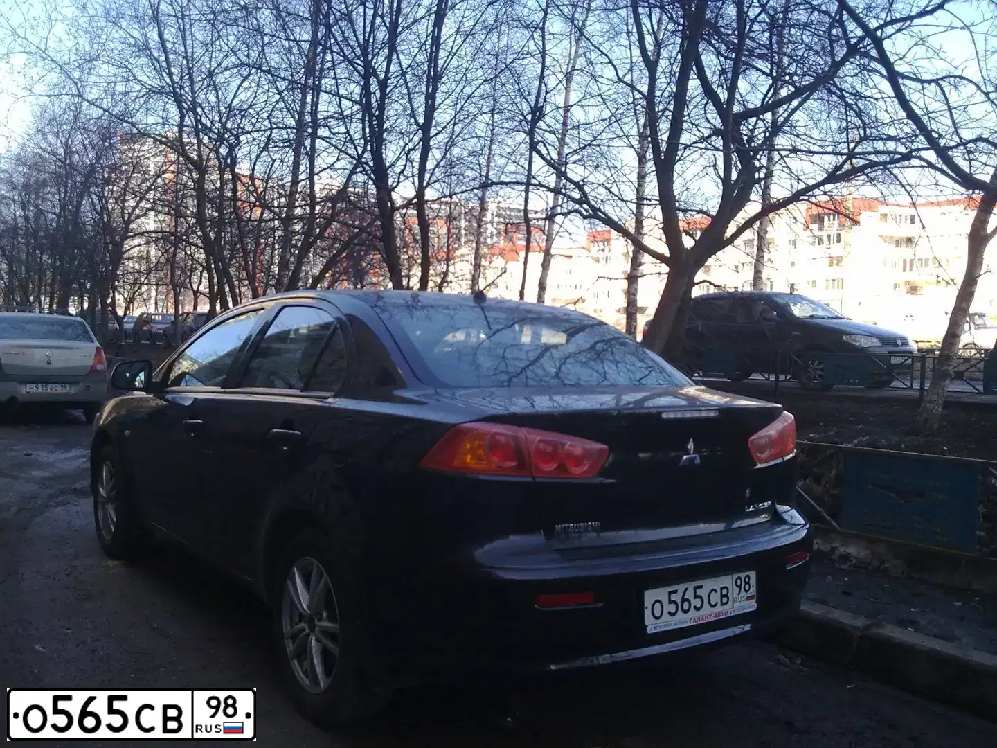 Фото автомобиля MITSUBISHI LANCER, 2008 — госномер О565СВ98. Цвет: ЧЕРНЫЙ