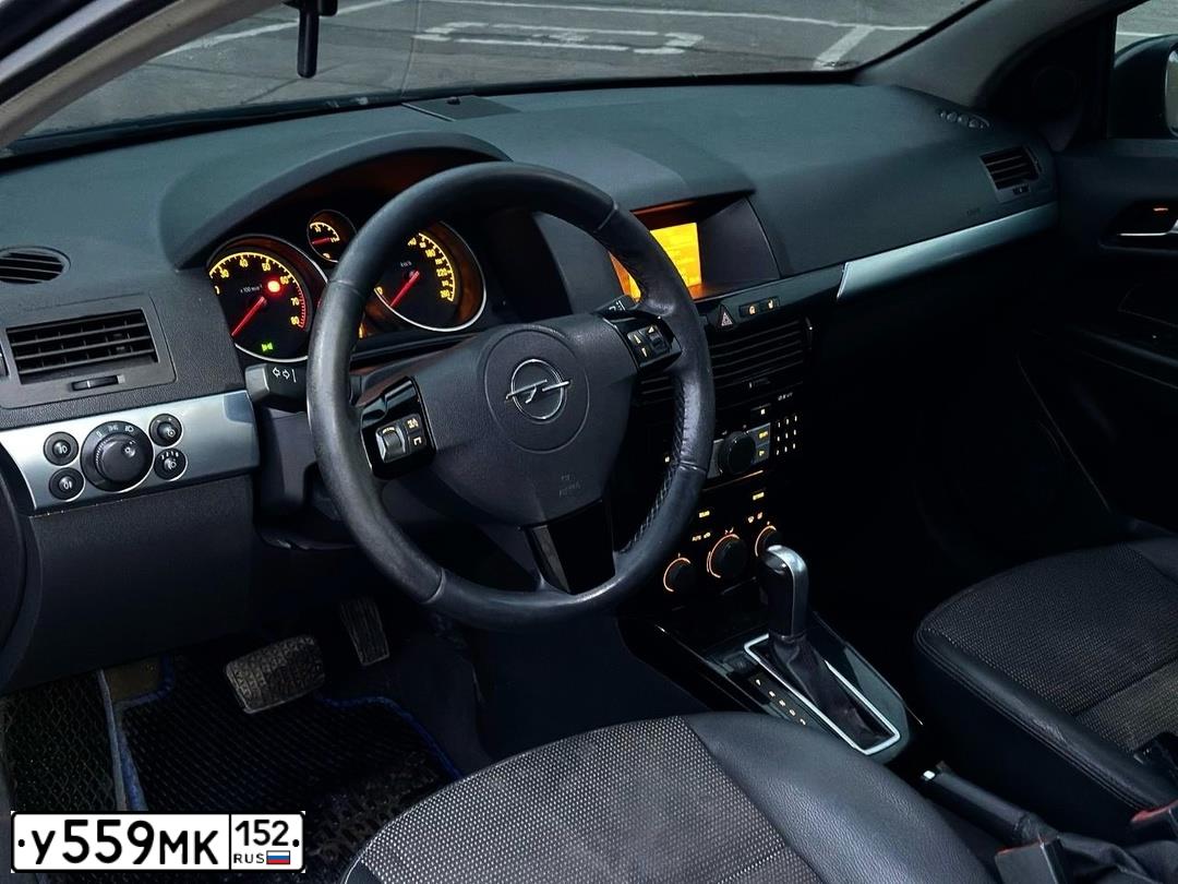 Фото автомобиля OPEL ASTRA, 2008 — госномер У559МК152. Цвет: синий