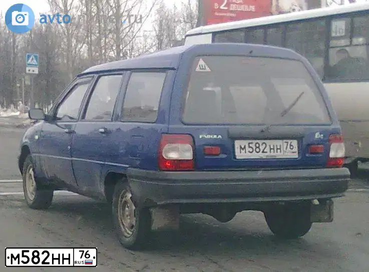 Фото автомобиля IZH 2126, 2005 — госномер М582НН76. Цвет: СИНИЙ