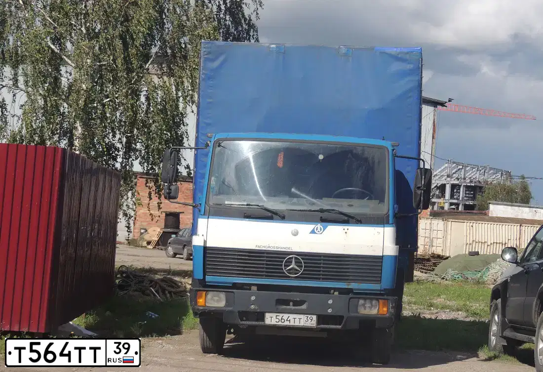Фото автомобиля MERCEDES LK-SERIE, 1995 — госномер Т564ТТ39. Цвет: СИНИЙ