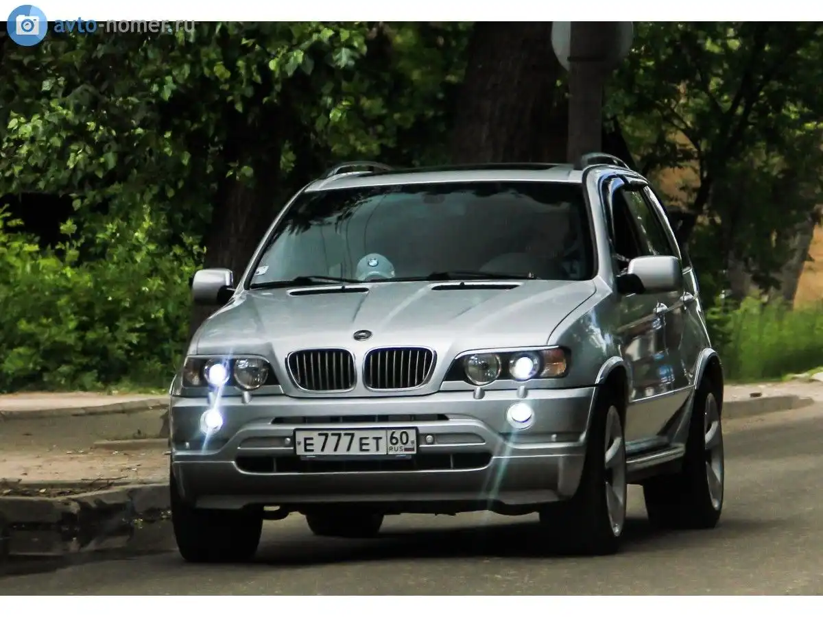Фото автомобиля BMW X5, 2001 — госномер Е777ЕТ60. Цвет: СЕРЫЙ
