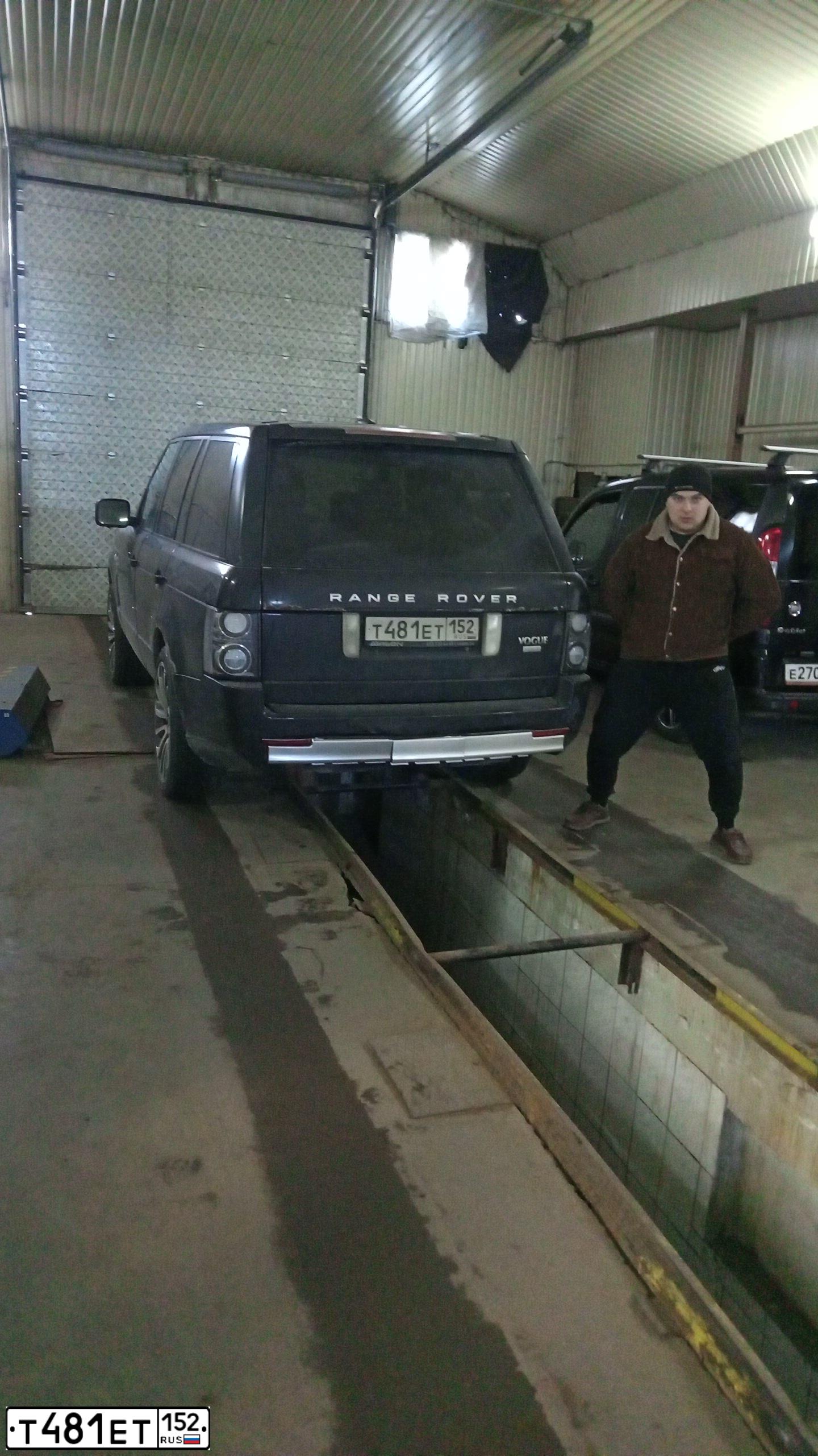 Фото автомобиля LANDROVER RANGE ROVER, 2012 — госномер Т481ЕТ152. Цвет: ЧЕРНЫЙ