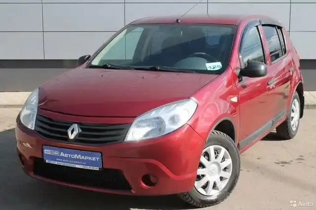 Фото автомобиля RENAULT T SANDERO, 2011 — госномер К526СО76. Цвет: Красный