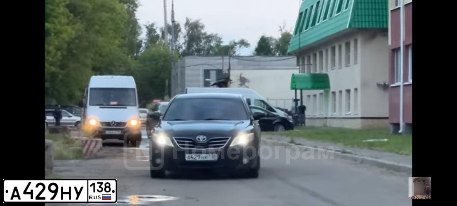 Фото автомобиля TOYOTA CAMRY, 2011 — госномер А429НУ138. Цвет: ЧЕРНЫЙ