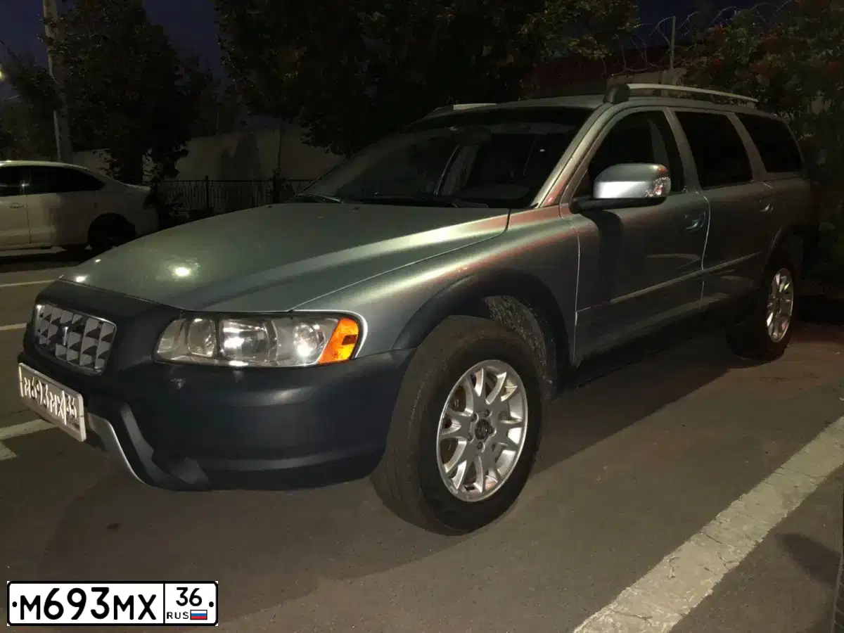 Фото автомобиля VOLVO XC70, 2007 — госномер М693МХ36. Цвет: Серебристый