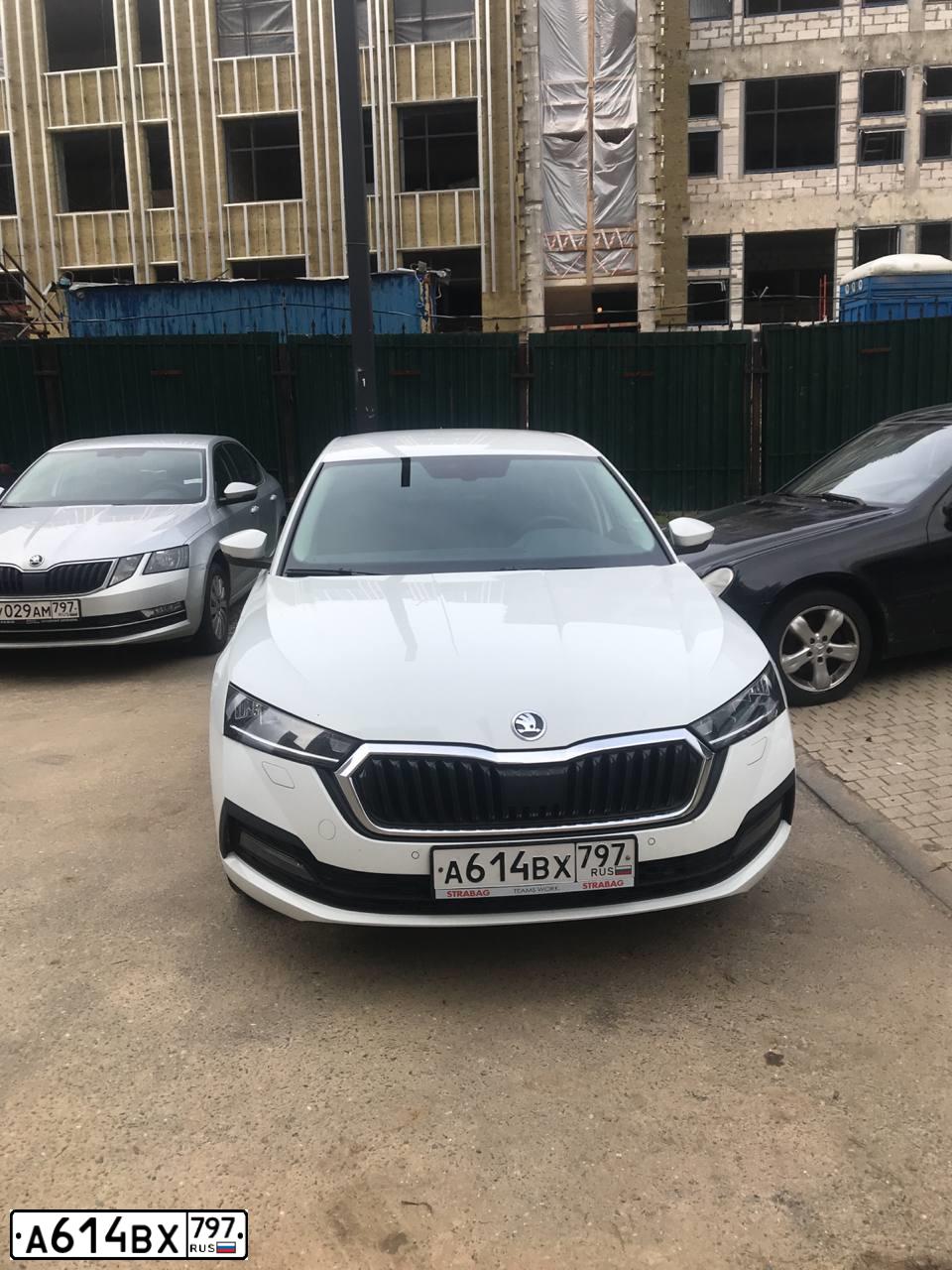 Фото автомобиля SKODA OCTAVIA, 2020 — госномер Х077НМ62. Цвет: Белый