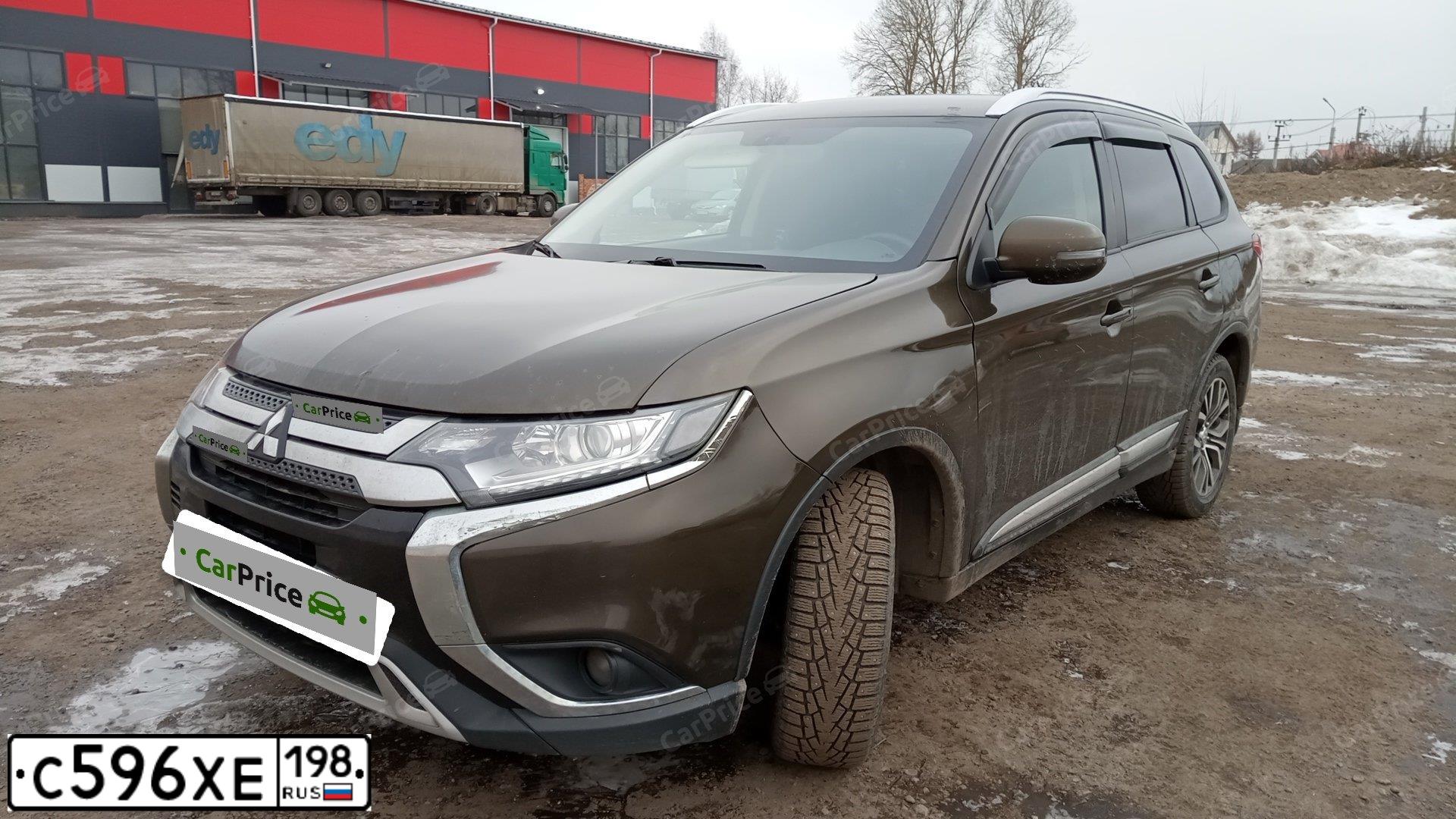 Фото автомобиля MITSUBISHI OUTLANDER, 2019 — госномер С596ХЕ198. Цвет: Коричневый
