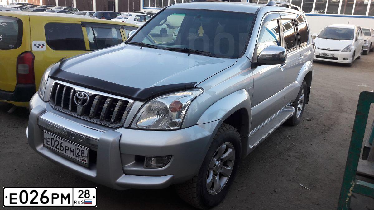 Фото автомобиля TOYOTA LANDCRUISER, 2007 — госномер Е026РМ28. Цвет: БЕЛЫЙ СЕРЕБРИСТЫЙ