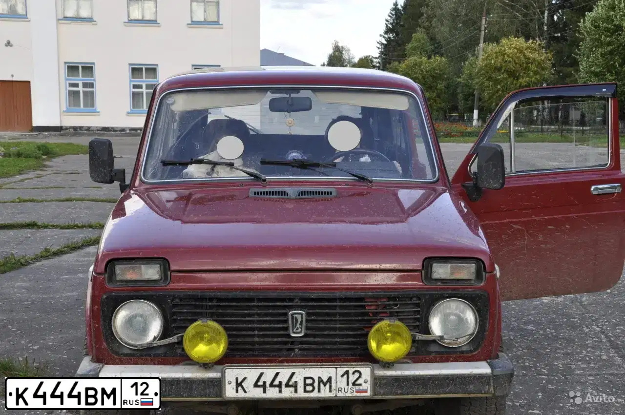 Фото автомобиля LADA 2121 NIVA, 1997 — госномер К444ВМ12. Цвет: ВИШНЯ