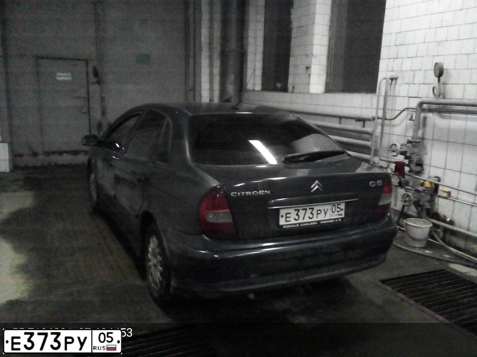 Фото автомобиля CITROEN C5, 2001 — госномер Е373РУ05. Цвет: ЧЕРНЫЙ
