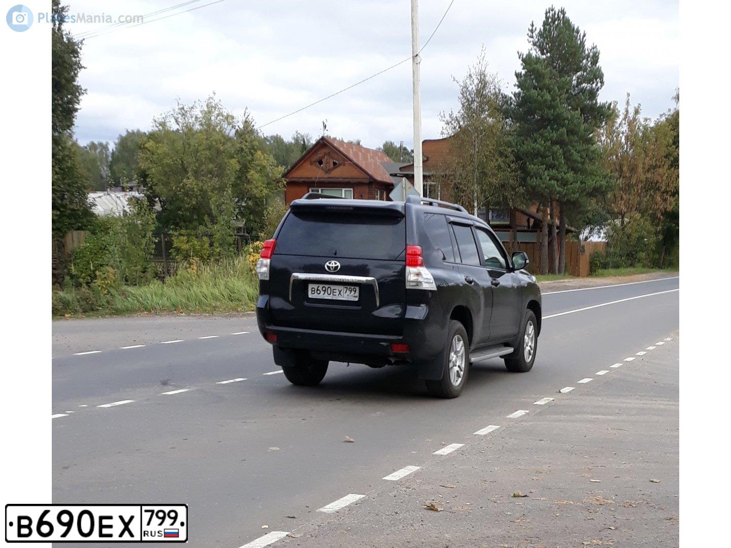 Фото автомобиля TOYOTA LANDCRUISER, 2012 — госномер В690ЕХ799. Цвет: ЧЕРНЫЙ
