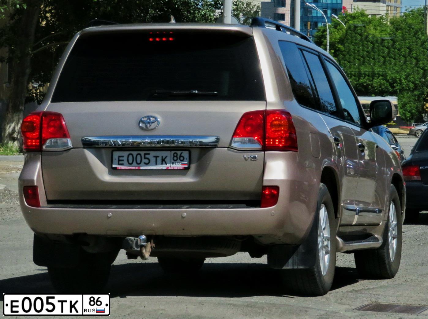 Фото автомобиля TOYOTA LANDCRUISER 200, 2014 — госномер О535ХС125. Цвет: ЗОЛОТИСТЫЙ