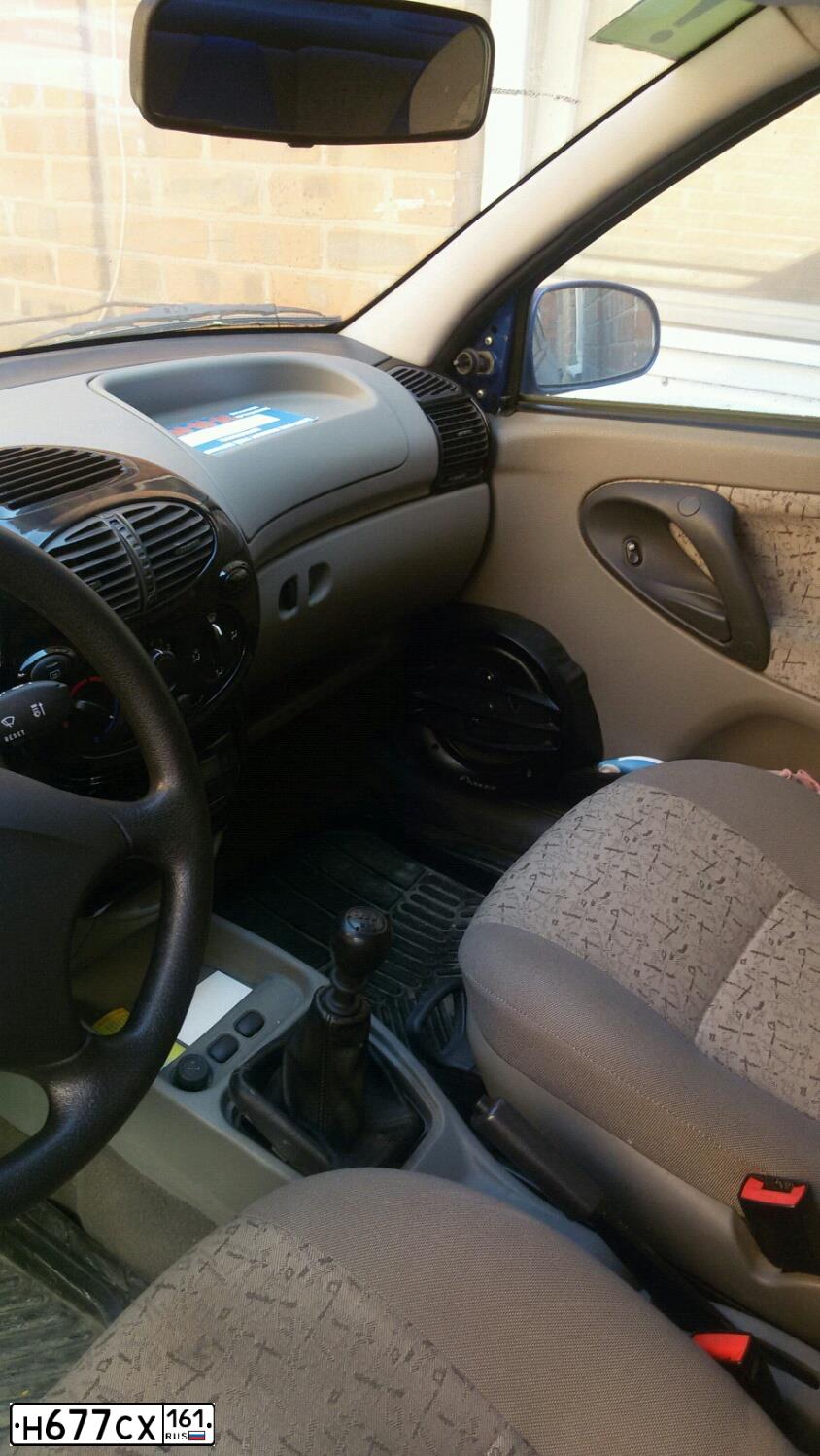 Фото автомобиля LADA 1118 KALINA, 2006 — госномер Н677СХ161. Цвет: СИНИЙ ЯРКИЙ
