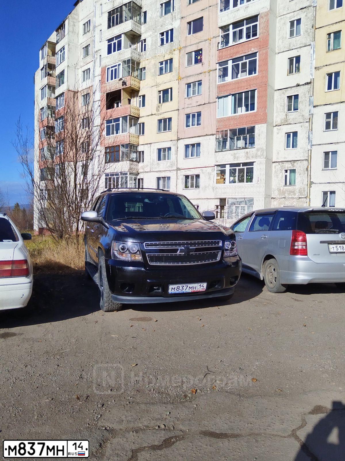 Фото автомобиля CHEVROLET TAHOE, 2008 — госномер Т927НТ39. Цвет: ЧЕРНЫЙ