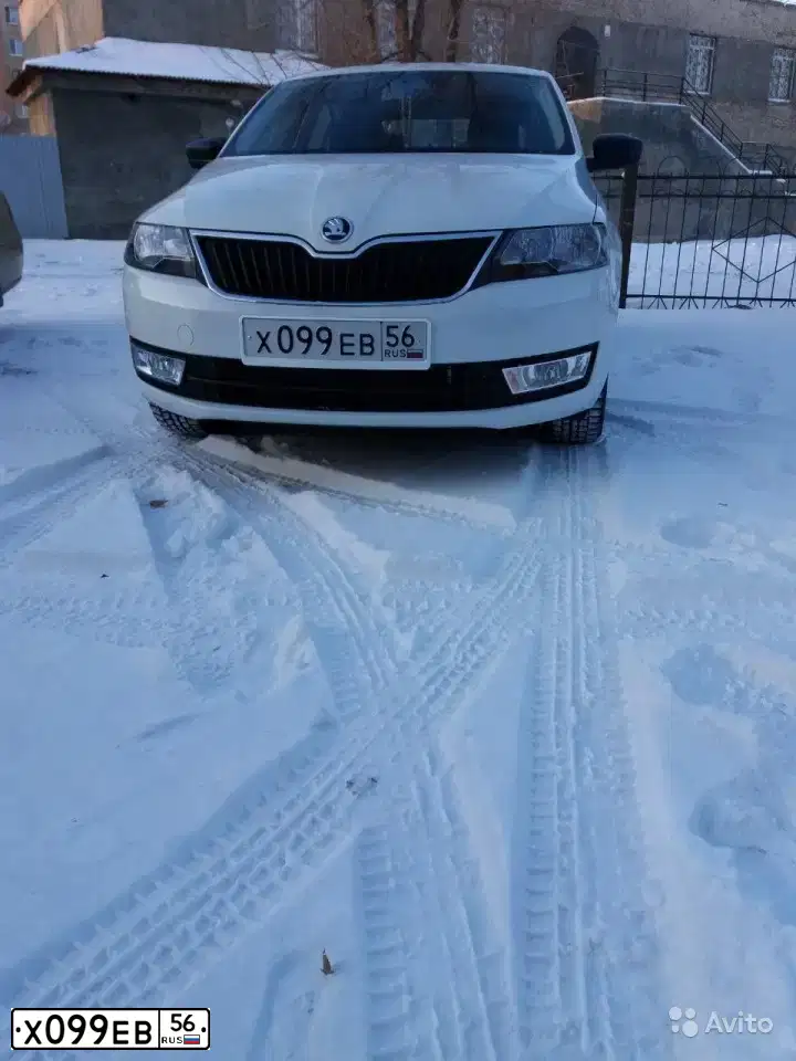 Фото автомобиля SKODA RAPID, 2016 — госномер Х099ЕВ56. Цвет: БЕЛЫЙ
