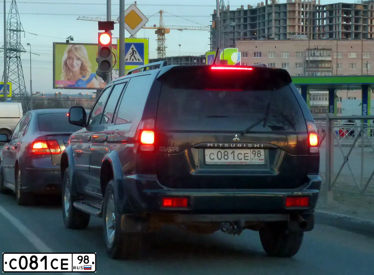 Фото автомобиля MERCEDES E-KLASSE, 2011 — госномер В501ЕЕ178. Цвет: СЕРЕБРИСТЫЙ