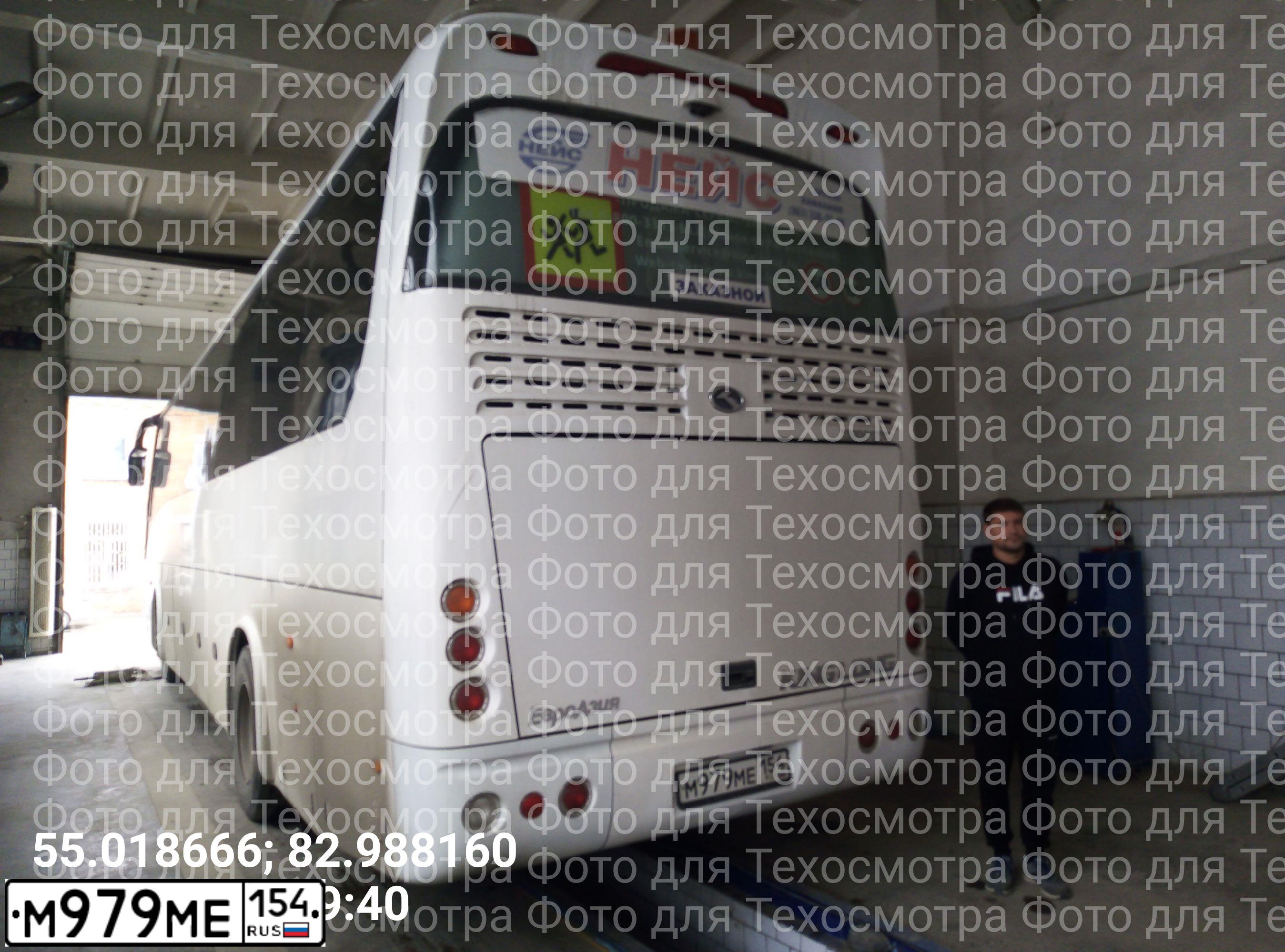 Фото автомобиля KING LONG (KLM) XMQ 6127, 2017 — госномер М979МЕ154. Цвет: Белый