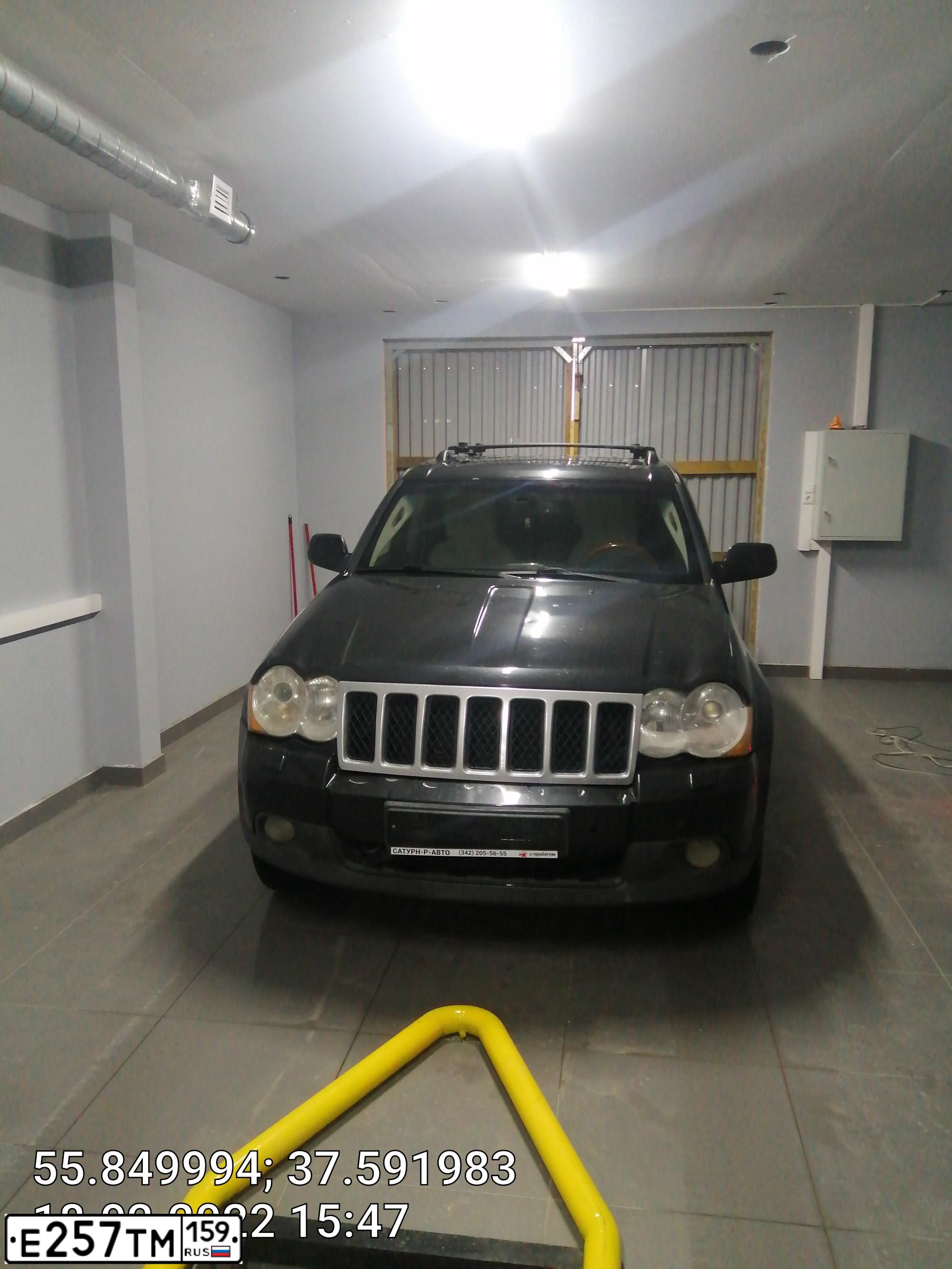 Фото автомобиля JEEP GRAND CHEROKEE, 2008 — госномер В548ЕЕ799. Цвет: ЧЕРНЫЙ