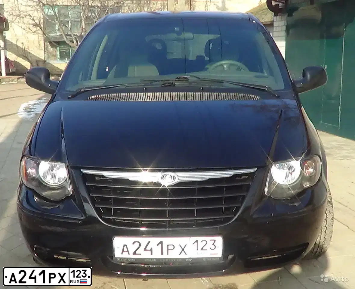Фото автомобиля CHRYSLER VOYAGER, 2007 — госномер А241РХ123. Цвет: ЧЕРНЫЙ