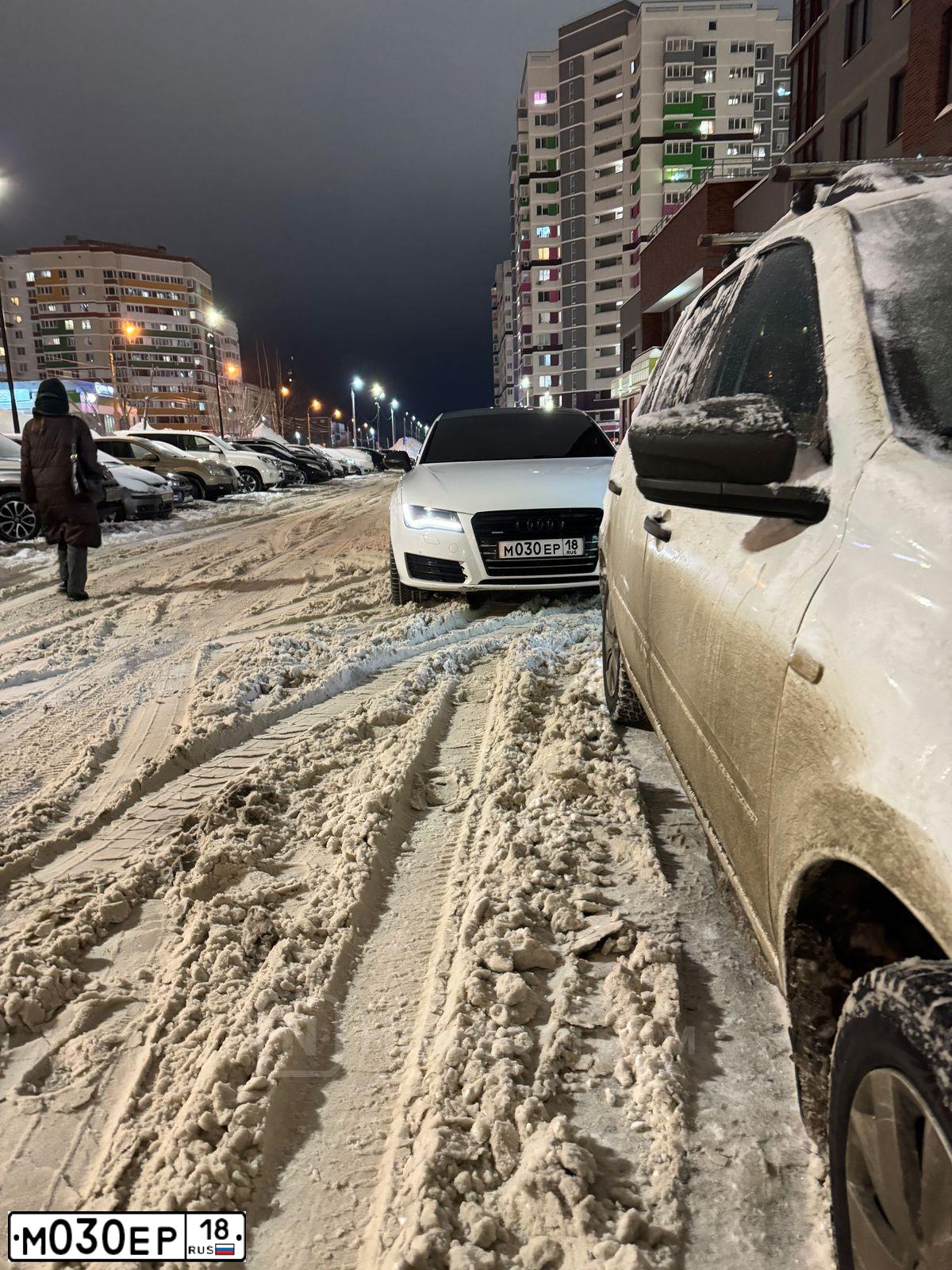 Фото автомобиля LADA 2131 NIVA, 2019 — госномер М030ЕР18. Цвет: Темно-зеленый