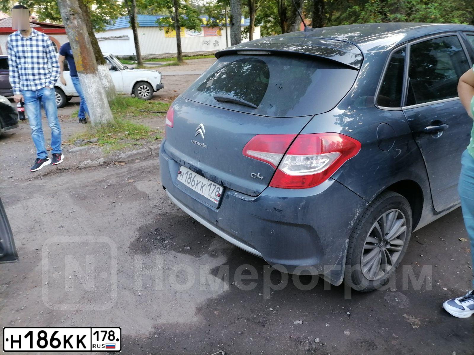 Фото автомобиля CITROEN C4, 2012 — госномер Н186КК178. Цвет: Темно-синий