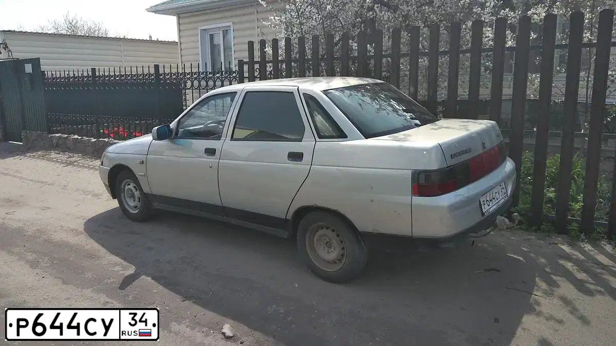 Фото автомобиля LADA 2110, 2002 — госномер М662РУ134. Цвет: СЕРЕБРИСТО-ЖЕЛТО-ЗЕЛЕНЫЙ
