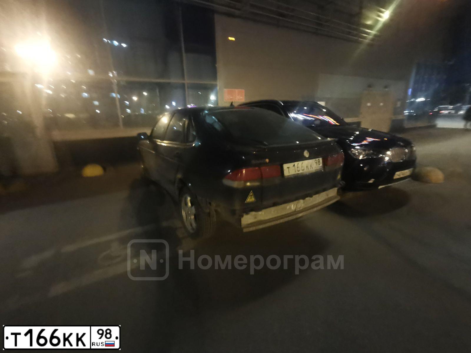 Фото автомобиля SAAB 9-3, 2001 — госномер Т166КК98. Цвет: Темно-синий