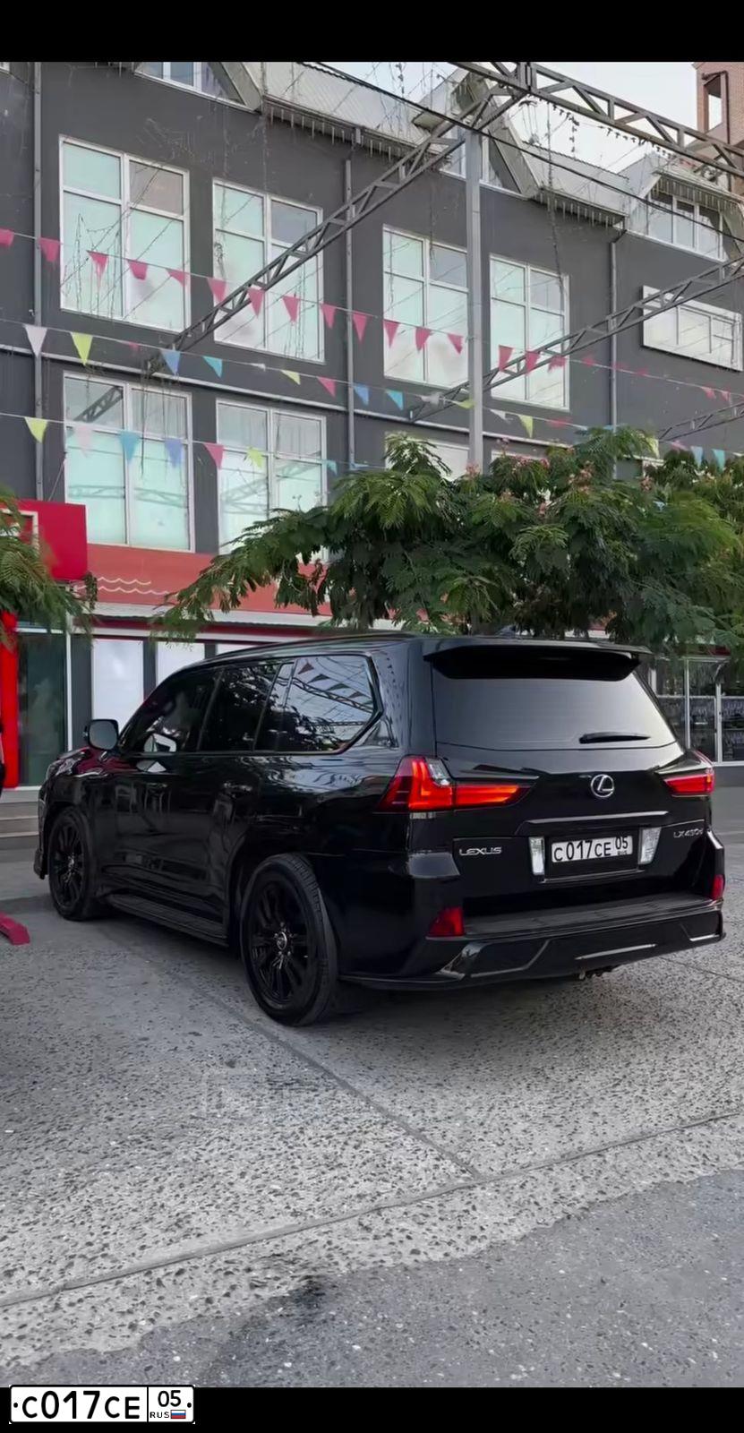 Фото автомобиля LEXUS LX, 2017 — госномер С017СЕ05. Цвет: ЧЕРНЫЙ