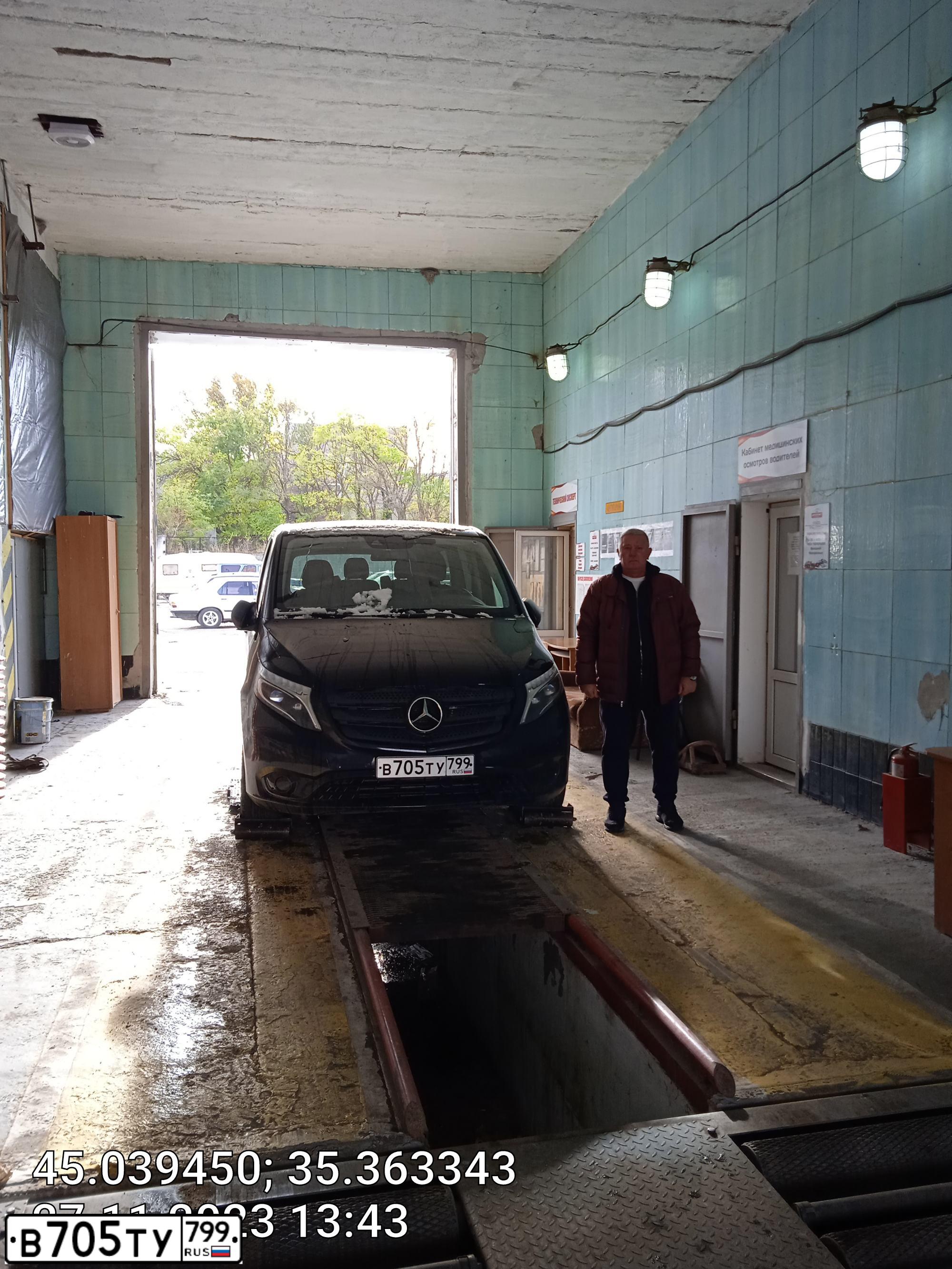 Фото автомобиля MERCEDES-BENZ VITO, 2019 — госномер Н559УМ82. Цвет: ЧЕРНЫЙ