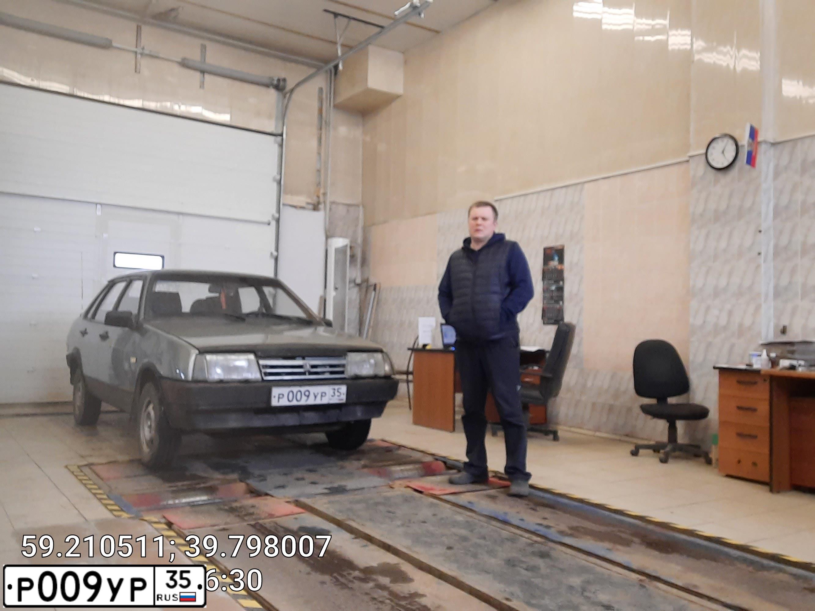 Фото автомобиля LADA 2109 SAMARA, 1996 — госномер Р009УР35. Цвет: СЕРЕБРИСТО-ЗЕЛЕНЫЙ