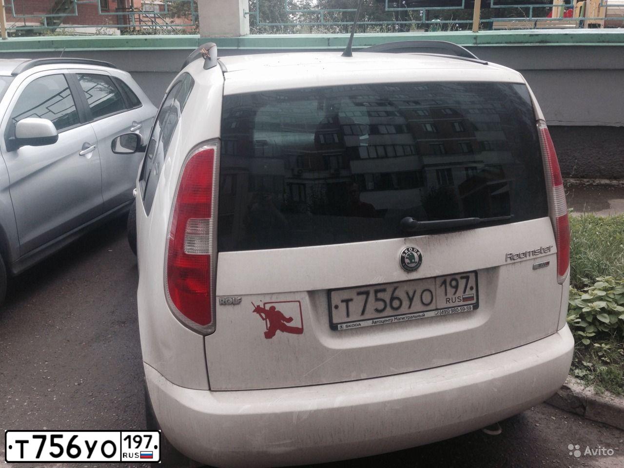 Фото автомобиля SKODA ROOMSTER, 2012 — госномер Т756УО197. Цвет: БЕЛЫЙ