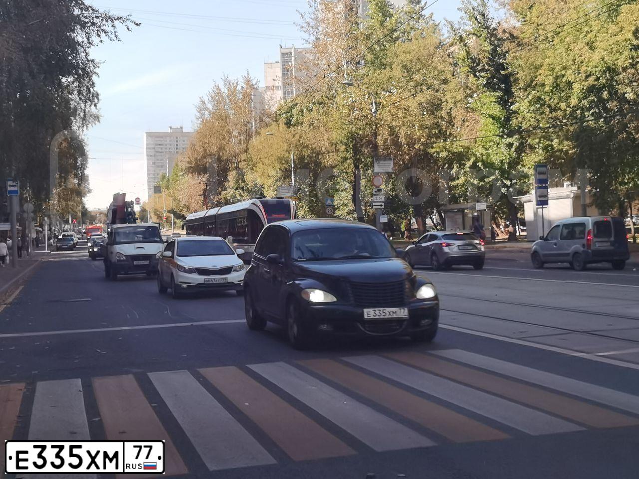 Фото автомобиля VAZ ВАЗ 21213, 1998 — госномер Е335ХМ77. Цвет: ЧЕРНЫЙ