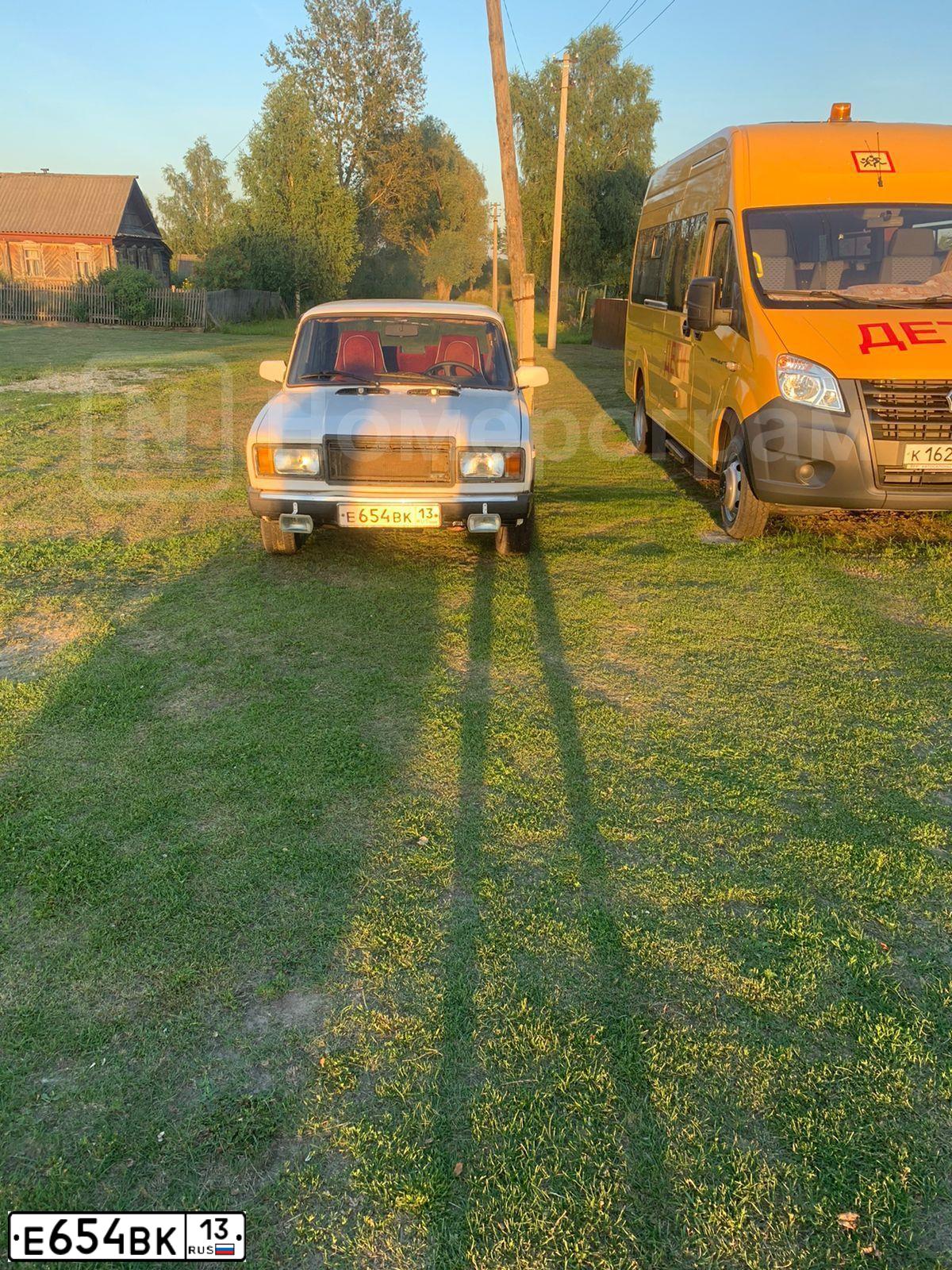 Фото автомобиля LADA 2107, 2000 — госномер Е654ВК13. Цвет: ЯРКО-БЕЛЫЙ
