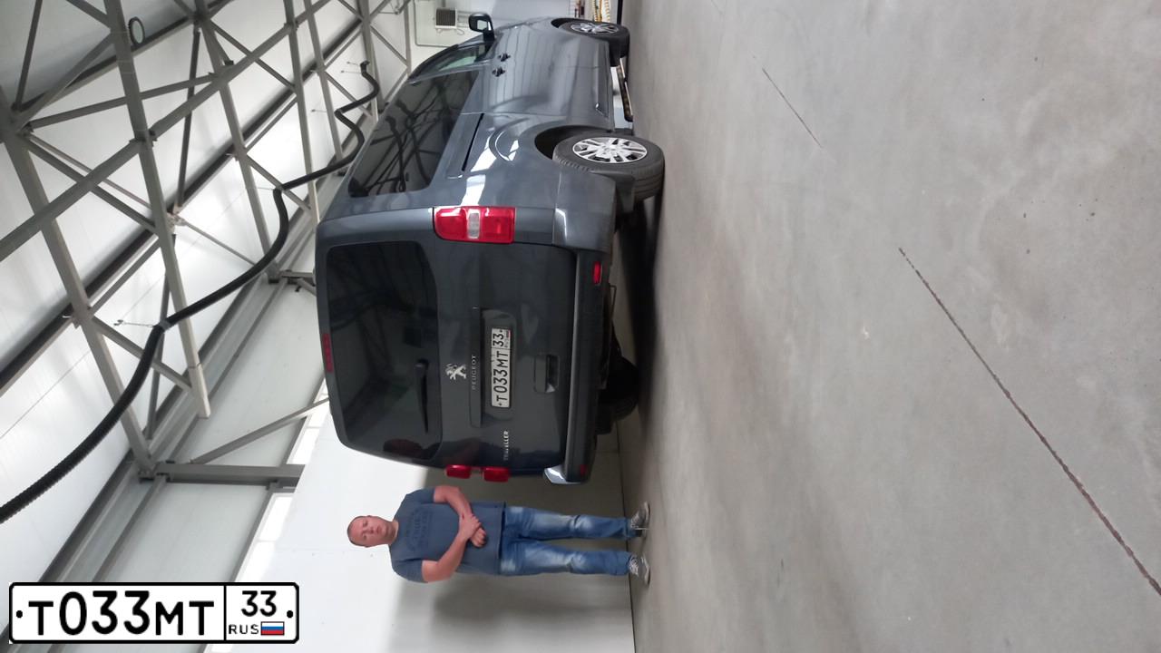 Фото автомобиля LANDROVER DISCOVERY, 2006 — госномер Т033МТ33. Цвет: ЧЕРНЫЙ