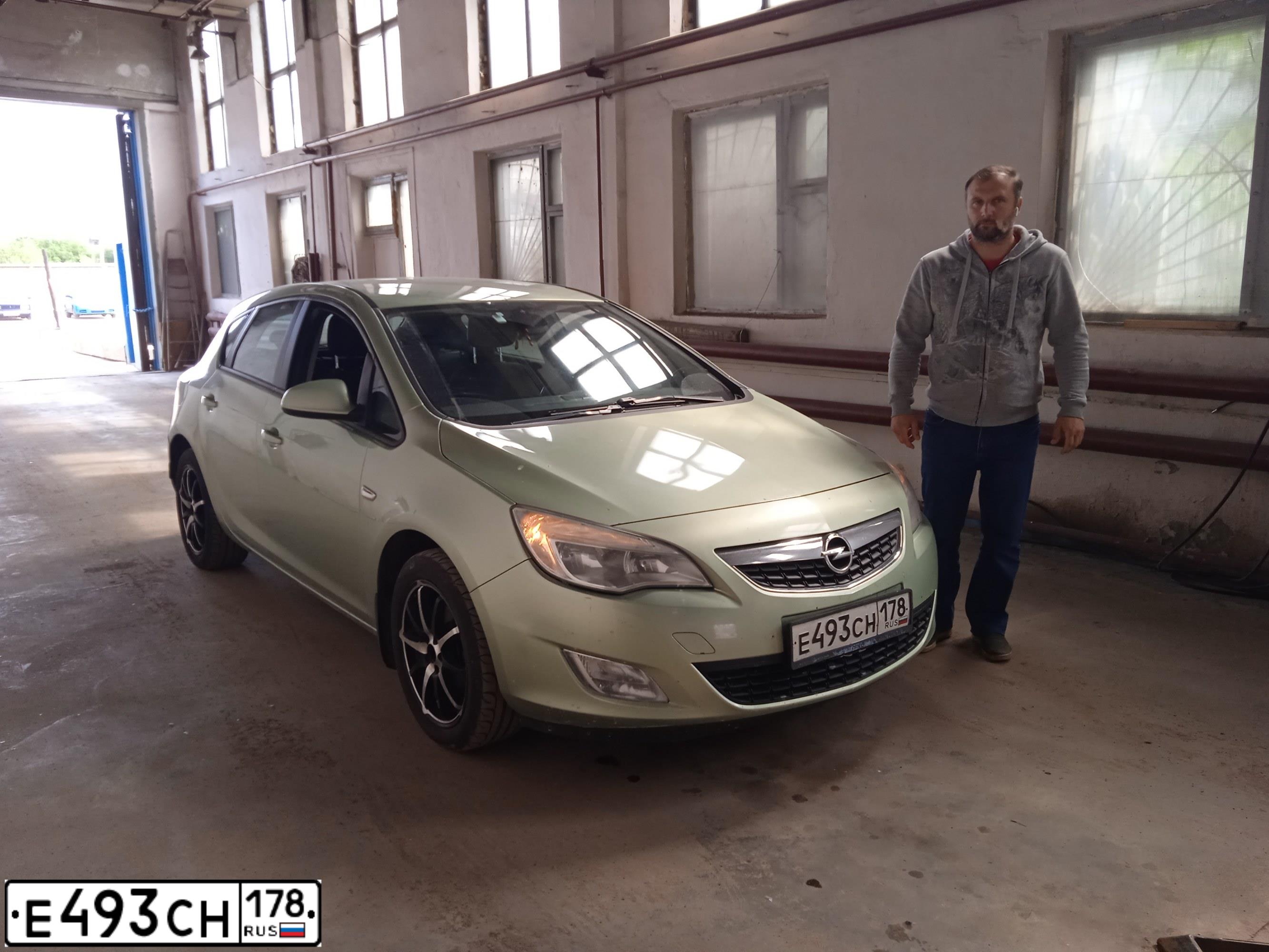 Фото автомобиля OPEL ASTRA, 2011 — госномер Р575УС198. Цвет: СЕРО-ЗЕЛЕНЫЙ