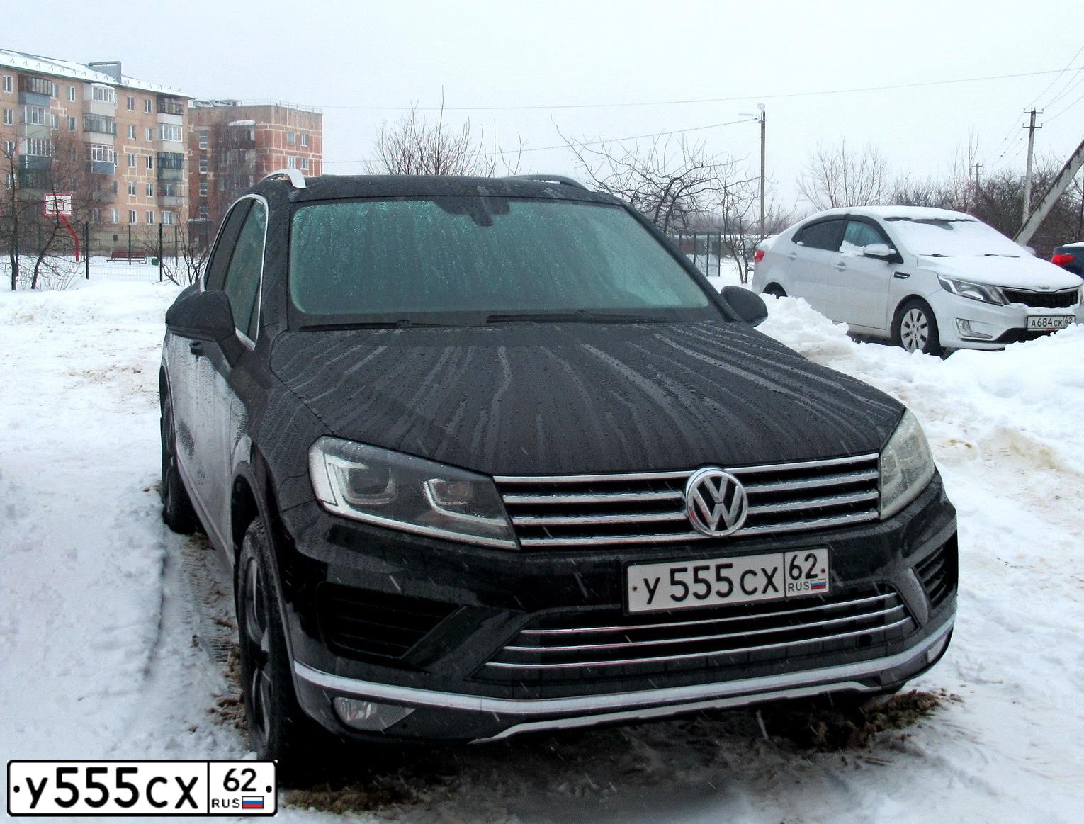 Фото автомобиля VOLKSWAGEN TOUAREG, 2015 — госномер У555СХ62. Цвет: ЧЕРНЫЙ