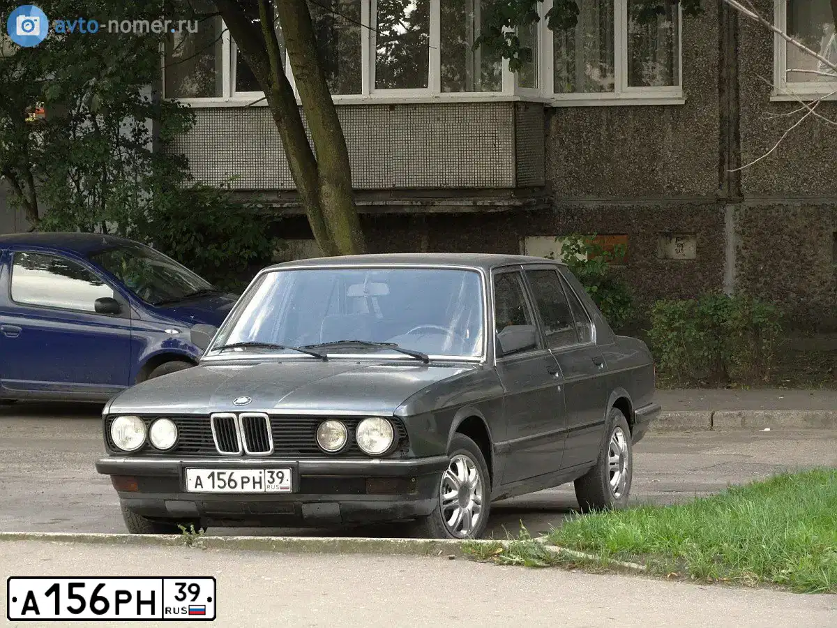 Фото автомобиля BMW SERIE 5, 1984 — госномер С515СЕ39. Цвет: ТЕМНО-СЕРЫЙ