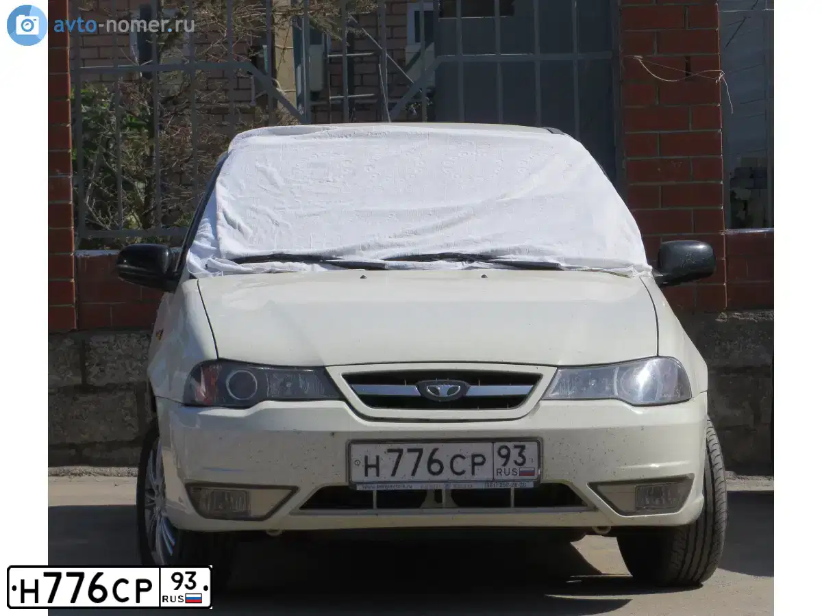 Фото автомобиля DAEWOO NEXIA, 2010 — госномер Е457ТО126. Цвет: ТОПЛЕНОЕ МОЛОКО