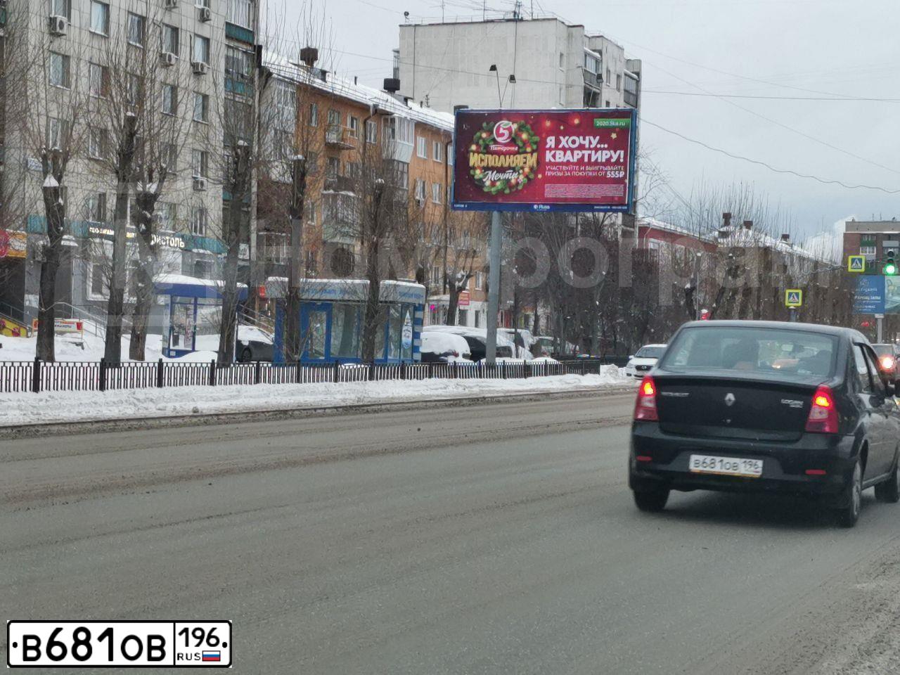 Фото автомобиля RENAULT LOGAN, 2014 — госномер Х305МС196. Цвет: ЧЕРНЫЙ