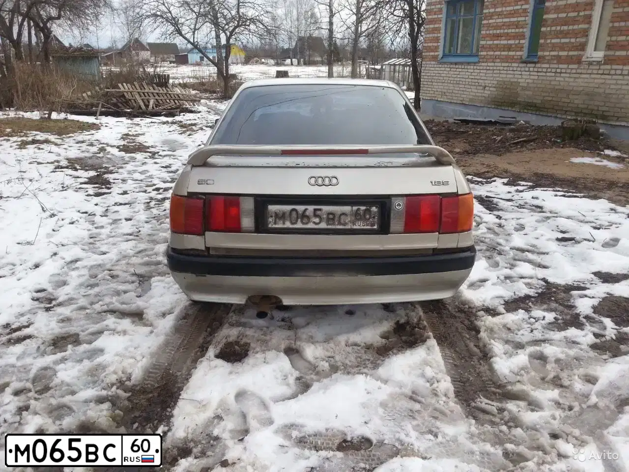Фото автомобиля AUDI 80, 1988 — госномер М065ВС60. Цвет: серебристый