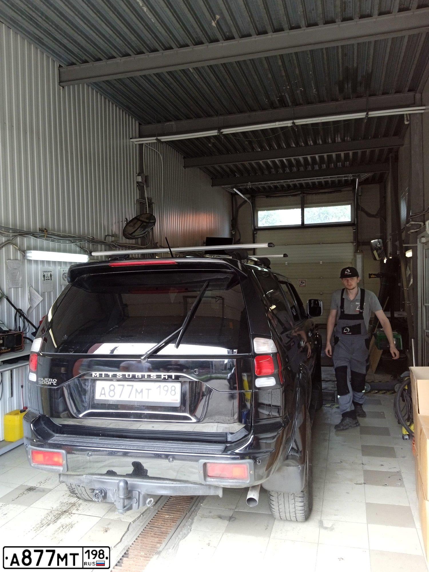 Фото автомобиля MITSUBISHI PAJERO SPORT, 2007 — госномер В351ХО147. Цвет: ЧЕРНЫЙ