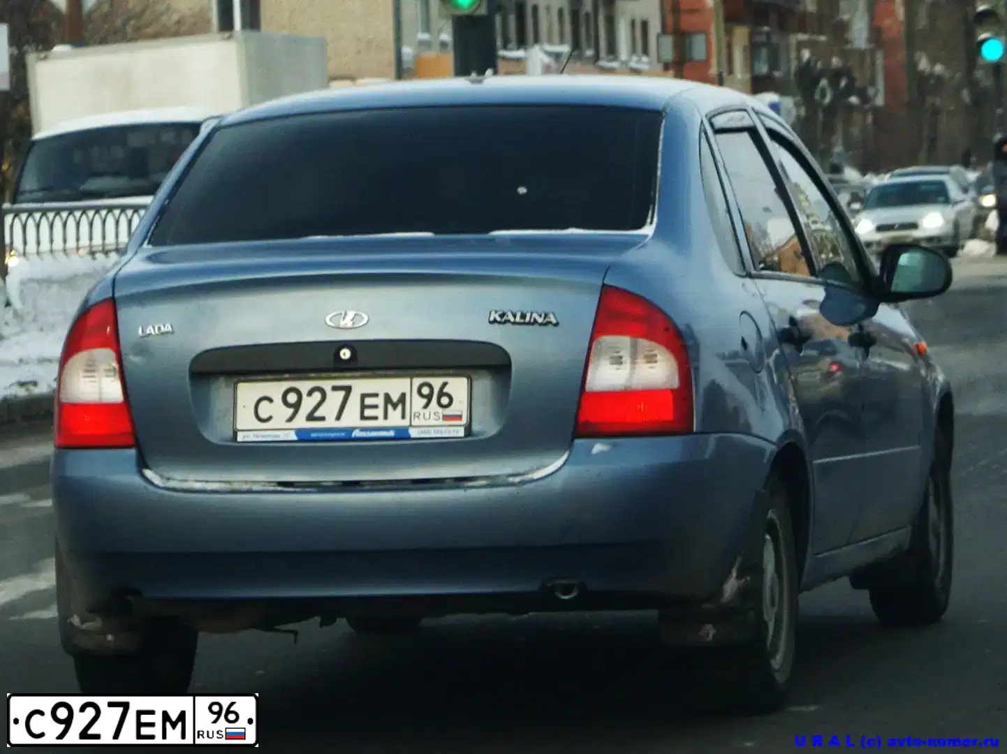 Фото автомобиля UAZ 3163 PATRIOT, 2012 — госномер С927ЕМ96. Цвет: Темно-зеленый