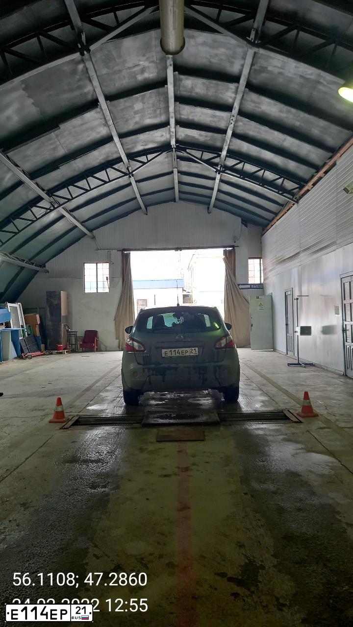 Фото автомобиля NISSAN QASHQAI, 2010 — госномер Е114ЕР21. Цвет: СЕРЫЙ