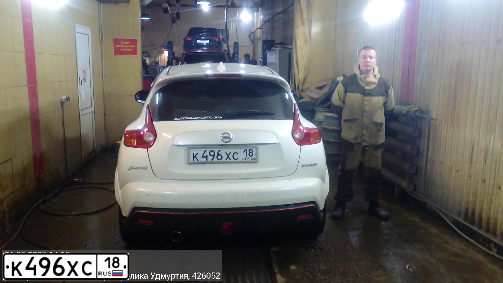 Фото автомобиля NISSAN JUKE, 2013 — госномер В596КУ18. Цвет: Белый
