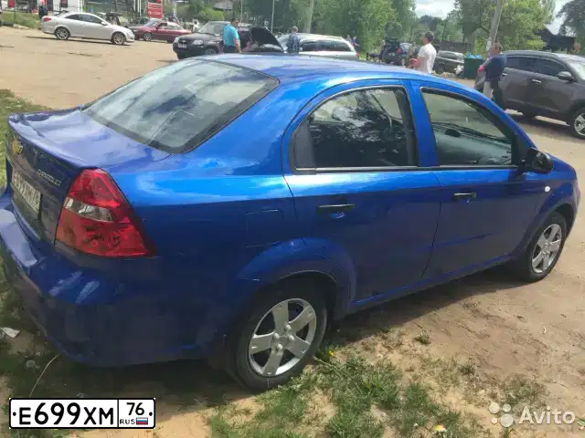 Фото автомобиля CHEVROLET AVEO, 2011 — госномер Е699ХМ76. Цвет: СИНИЙ