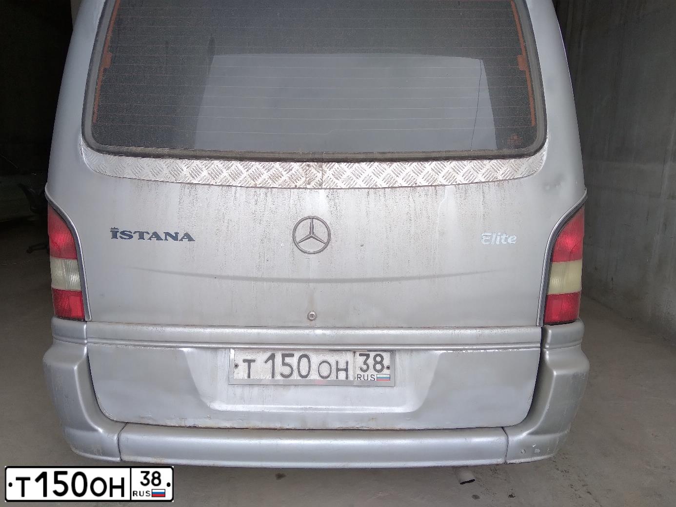 Фото автомобиля SSANGYONG ISTANA, 2001 — госномер Т150ОН38. Цвет: Серый